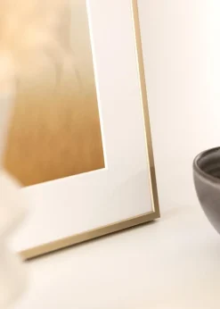 Aluminiumsramme Messing 50x70 cm - Passepartout Hvid 33x56 cm