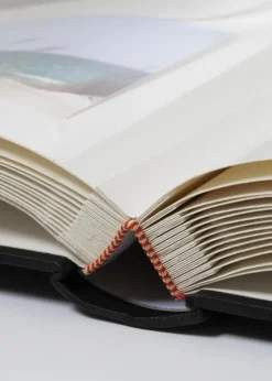 Fun Selvhæftende Sort - 33x34 cm (50 Hvide sider / 25 blade)