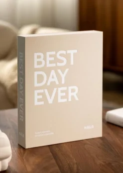KAILA BEST DAY EVER Creme - Coffee Table Photo Album (60 Sorte Sidor)