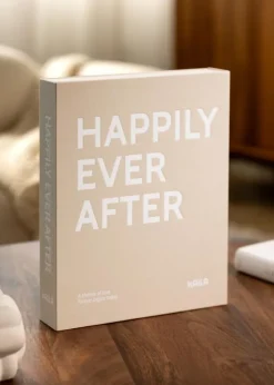 KAILA HAPPILY EVER AFTER Creme - Coffee Table Photo Album (60 Sorte Sidor)