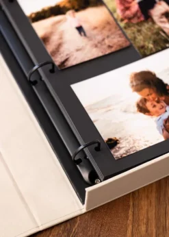 KAILA HAPPILY EVER AFTER Creme - Coffee Table Photo Album (60 Sorte Sidor)