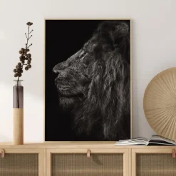 Lion In Profile Plakat (21x29.7 cm (A4))