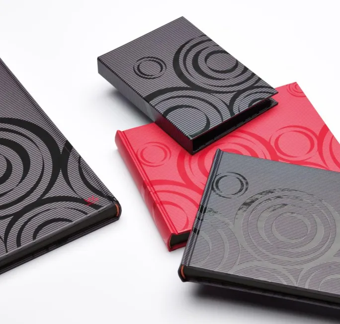 Orbit Rød - 30x33 cm (40 Sorte sider / 20 blade)