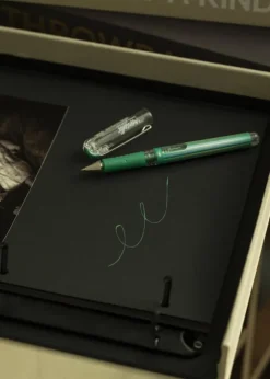 Pentel K230-MDO - metallic Grøn albumpen - 1 mm