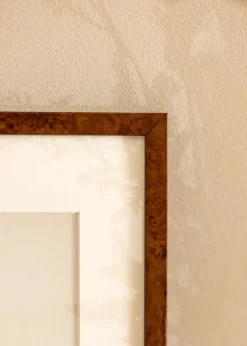 Ramme Ares valnød 28x35 cm - Passepartout Hvid 20x25 cm