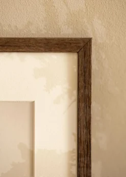 Ramme Ares Valnød 50x50 cm - Passepartout Hvid 15x15 inches