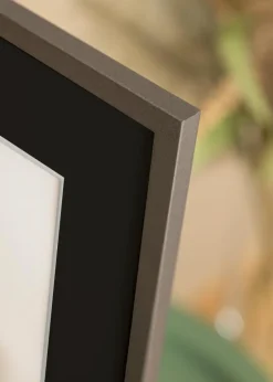Ramme Edsbyn Grafit 24x30 cm - Passepartout Sort 7x9 inches