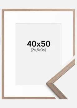 Ramme Edsbyn Lys Valnød 40x50 cm - Passepartout Hvid 27,5x37 cm