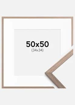 Ramme Edsbyn Lys Valnød 50x50 cm - Passepartout Hvid 35x35 cm