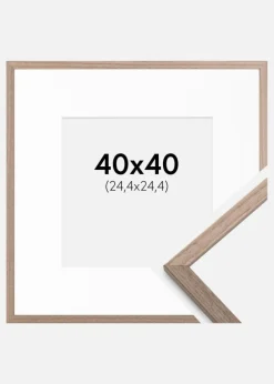 Ramme Edsbyn Lys Valnød 40x40 cm - Passepartout Hvid 10x10 inches