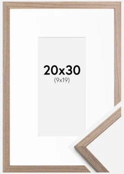 Ramme Edsbyn Lys Valnød 20x30 cm - Passepartout Hvid 10x20 cm