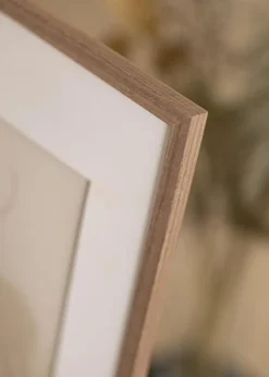 Ramme Edsbyn Lys Valnød 45x60 cm - Passepartout Hvid 32x45 cm