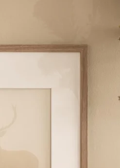 Ramme Edsbyn Lys Valnød 30x50 cm - Passepartout Hvid 20x40 cm