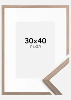 Ramme Edsbyn Lys Valnød 30x40 cm - Passepartout Hvid 20x28 cm