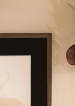 Ramme Edsbyn Valnød 40x50 cm - Passepartout Sort 27,5x37 cm