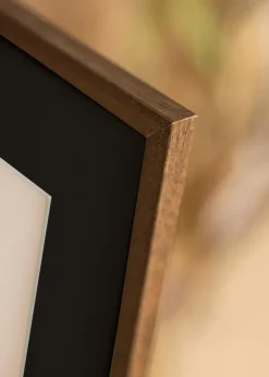 Ramme Edsbyn Valnød 40x50 cm - Passepartout Sort 29,7x42 cm (A3)