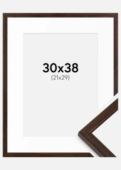 Ramme Edsbyn Valnød 30x38 cm - Passepartout Hvid 22x30 cm