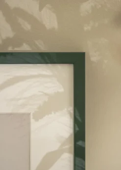 Ramme E-Line Grøn 50x70 cm - Passepartout Hvid 33x56 cm