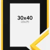 Ramme E-Line Gul 30x40 cm - Passepartout Sort 21x30 cm