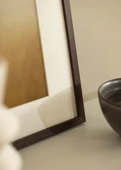 Ramme E-Line Valnød 30x40 cm - Passepartout Hvid 21x29,7 cm (A4)