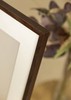 Ramme E-Line Valnød 70x100 cm - Passepartout Hvid 24x36 inches