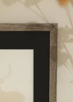 Ramme Fiorito Valnød 50x70 cm - Passepartout Sort 42x59,4 cm (A2)