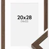 Ramme Hermes Valnød 20x28 cm - Passepartout Hvid 15x23 cm