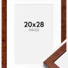 Ramme Hermes valnød 20x28 cm - Passepartout Hvid 15x23 cm