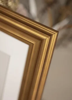 Ramme Mora Premium Guld 50x70 cm - Passepartout Hvid 33x56 cm