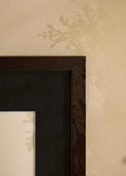 Ramme Selection Valnød 42x59,4 cm (A2) - Passepartout Sort 25x38 cm