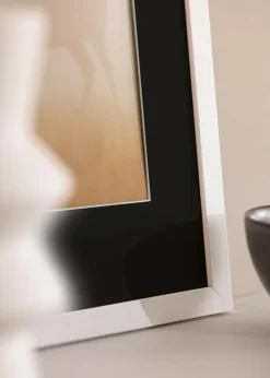 Ramme Stilren Hvid 70x70 cm - Passepartout Sort 60x70 cm