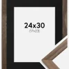 Ramme Stilren Valnød 24x30 cm - Passepartout Sort 18x24 cm