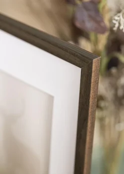 Ramme Stilren Valnød 42x59,4 cm (A2) - Passepartout Hvid 25x38 cm