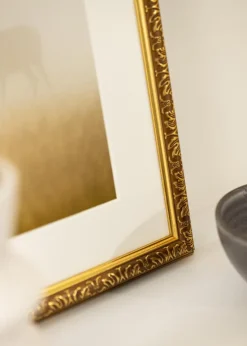 Ramme Swirl Guld 70x100 cm - Passepartout Hvid 61x92 cm