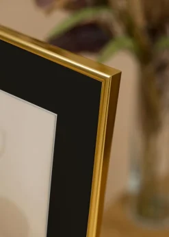 Ramme Victoria Guld 30x40 cm - Passepartout Sort 21x30 cm