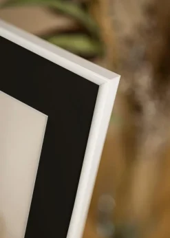 Ramme Victoria Hvid 30x40 cm - Passepartout Sort 20x28 cm