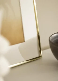 Ramme Visby Blank Guld 70x100 cm - Passepartout Hvid 60x90 cm