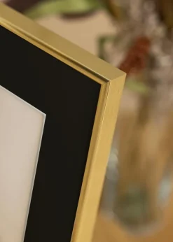 Ramme Visby Blank Guld 50x70 cm - Passepartout Sort 16x24 inches