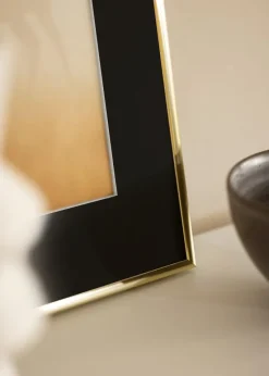 Ramme Visby Blank Guld 40x50 cm - Passepartout Sort 28x35 cm