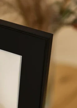 Ramme Visby Hvid 70x100 cm - Passepartout Sort 24x36 inches