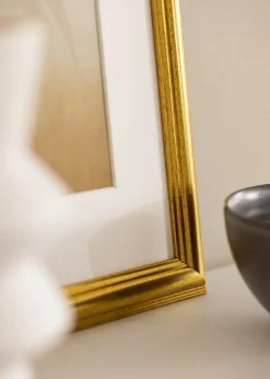 Ramme Västkusten Guld 55x75 cm - Passepartout Hvid 45x64 cm