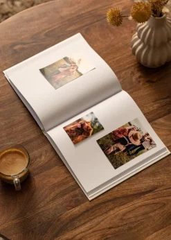 White Love Gæstebog - 23x25 cm (176 Hvide sider / 88 blade)