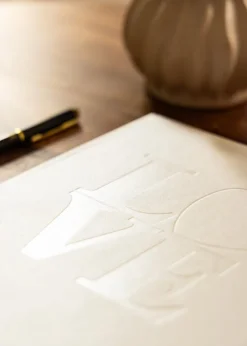 White Love Gæstebog - 23x25 cm (176 Hvide sider / 88 blade)